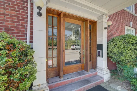 4725 15th Avenue NE Seattle WA 98105