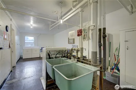 4725 15th Avenue NE Seattle WA 98105