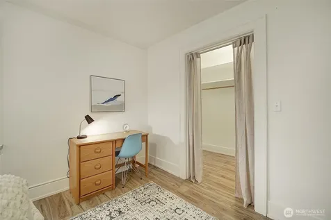 4725 15th Avenue NE Seattle WA 98105