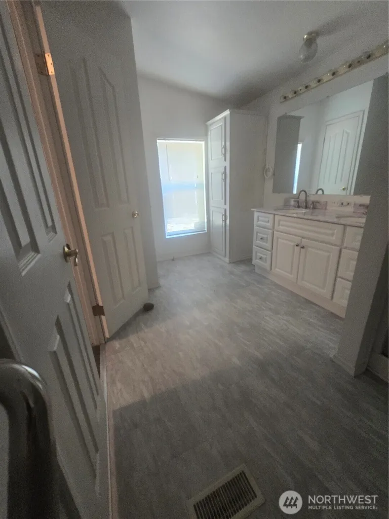 24707 Sr 706 E Ashford WA 98304
