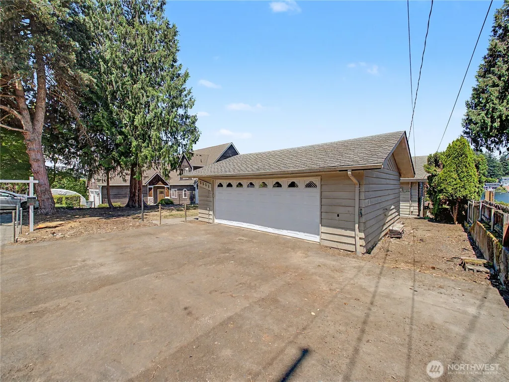 2321 185th Avenue E Lake Tapps WA 98391