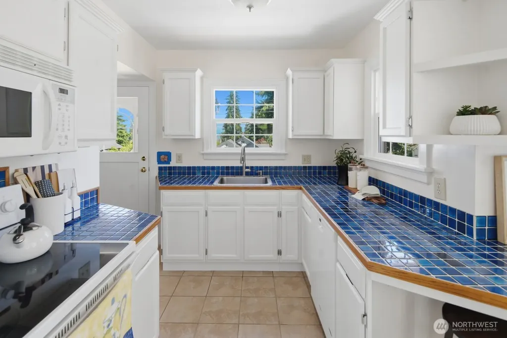 5627 Colby Avenue Everett WA 98203