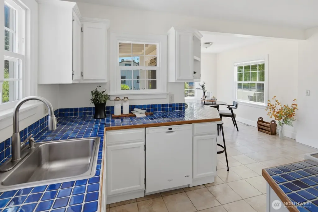 5627 Colby Avenue Everett WA 98203