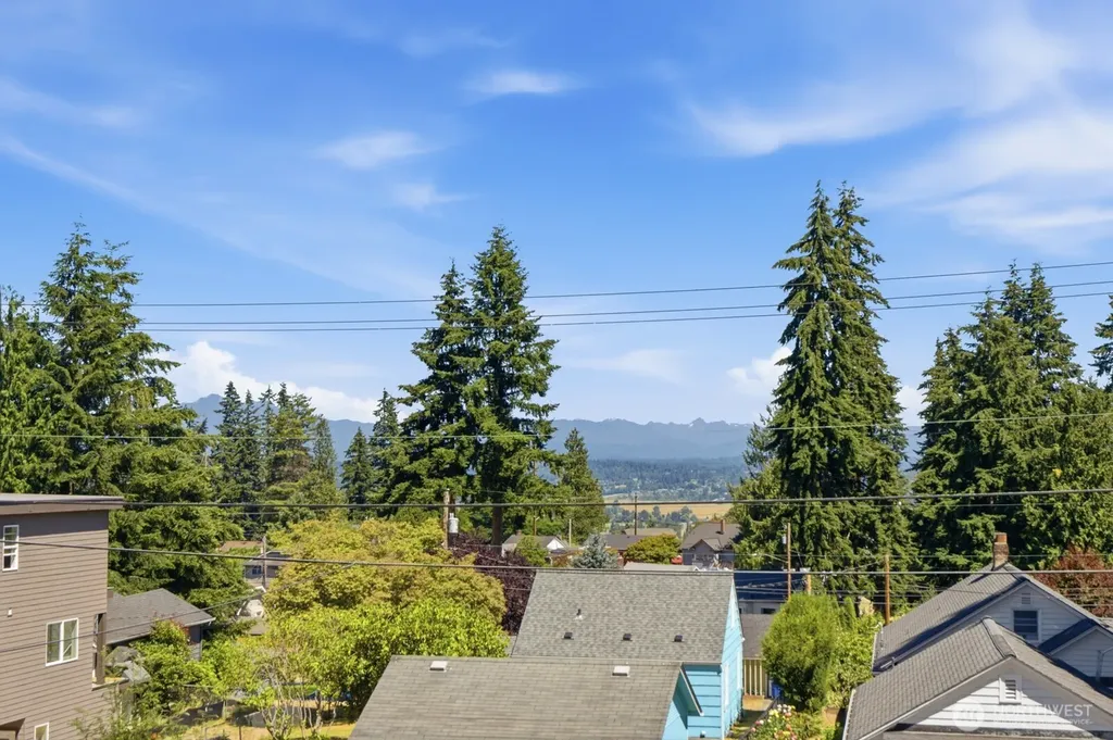5627 Colby Avenue Everett WA 98203