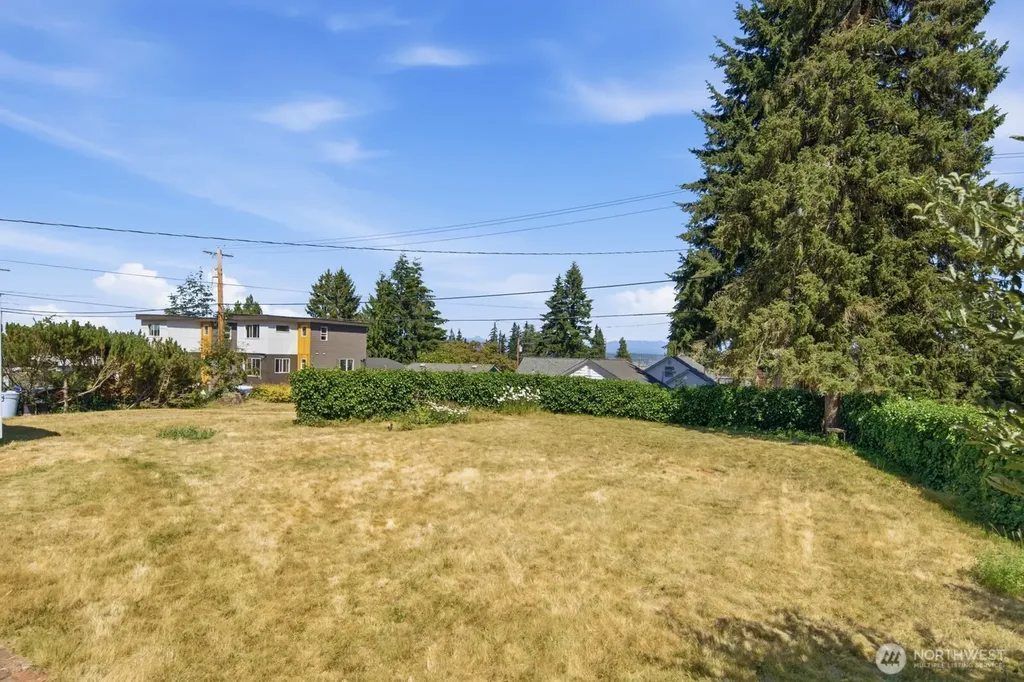 5627 Colby Avenue Everett WA 98203