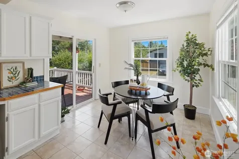 5627 Colby Avenue Everett WA 98203