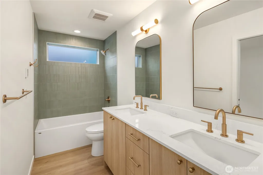 3638 Greenwood Avenue N Seattle WA 98103