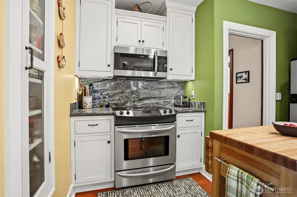 7047 27th Avenue NW Seattle WA 98117