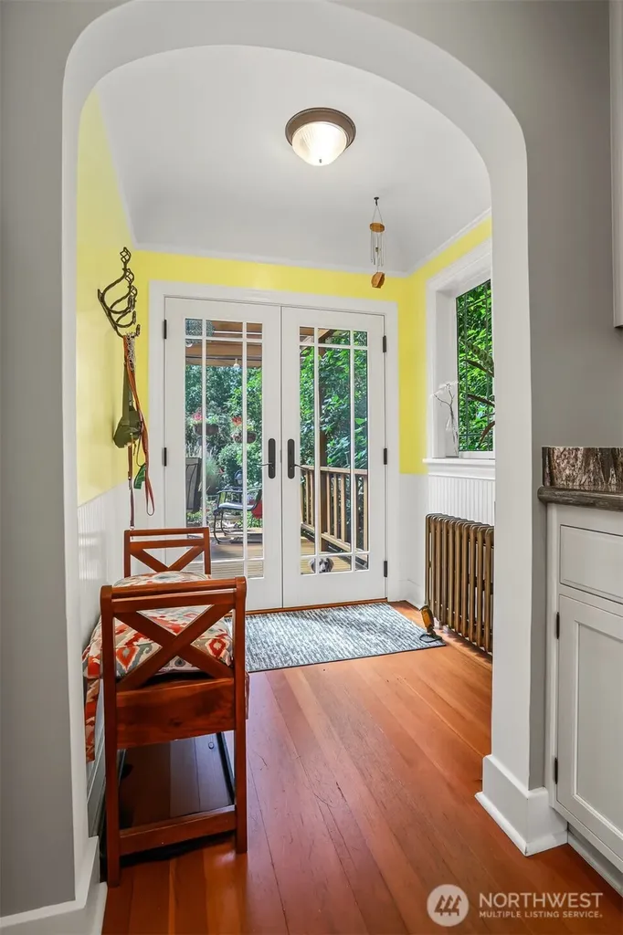 7047 27th Avenue NW Seattle WA 98117