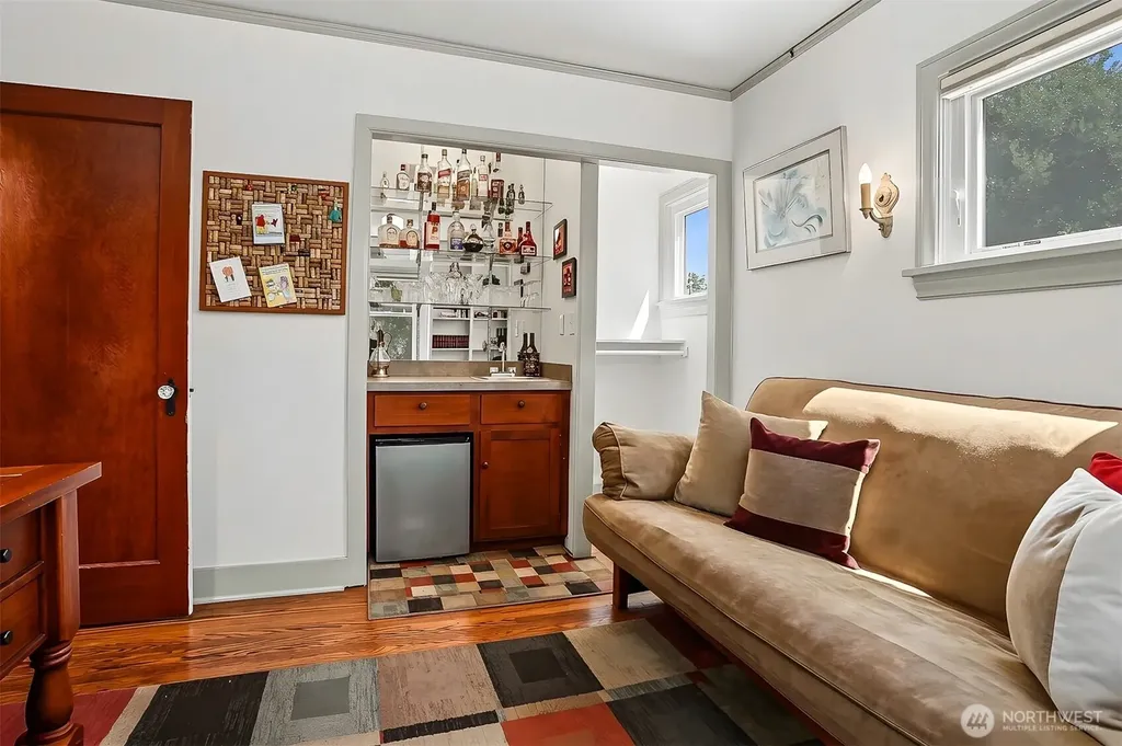 7047 27th Avenue NW Seattle WA 98117
