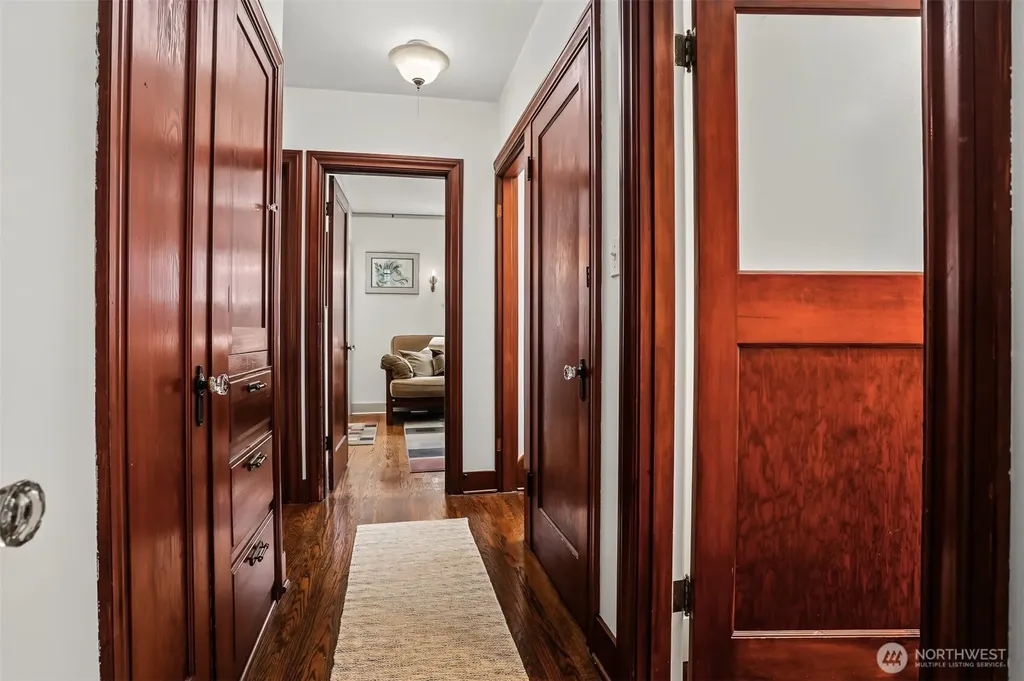 7047 27th Avenue NW Seattle WA 98117