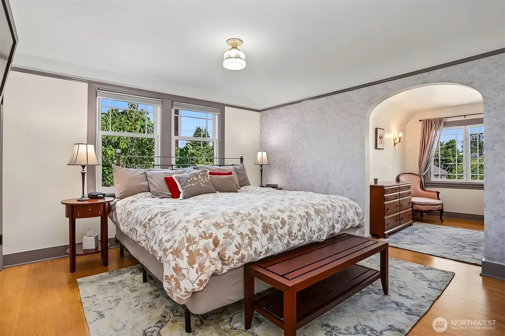 7047 27th Avenue NW Seattle WA 98117