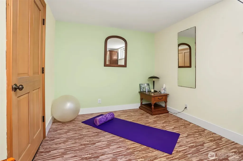 7047 27th Avenue NW Seattle WA 98117