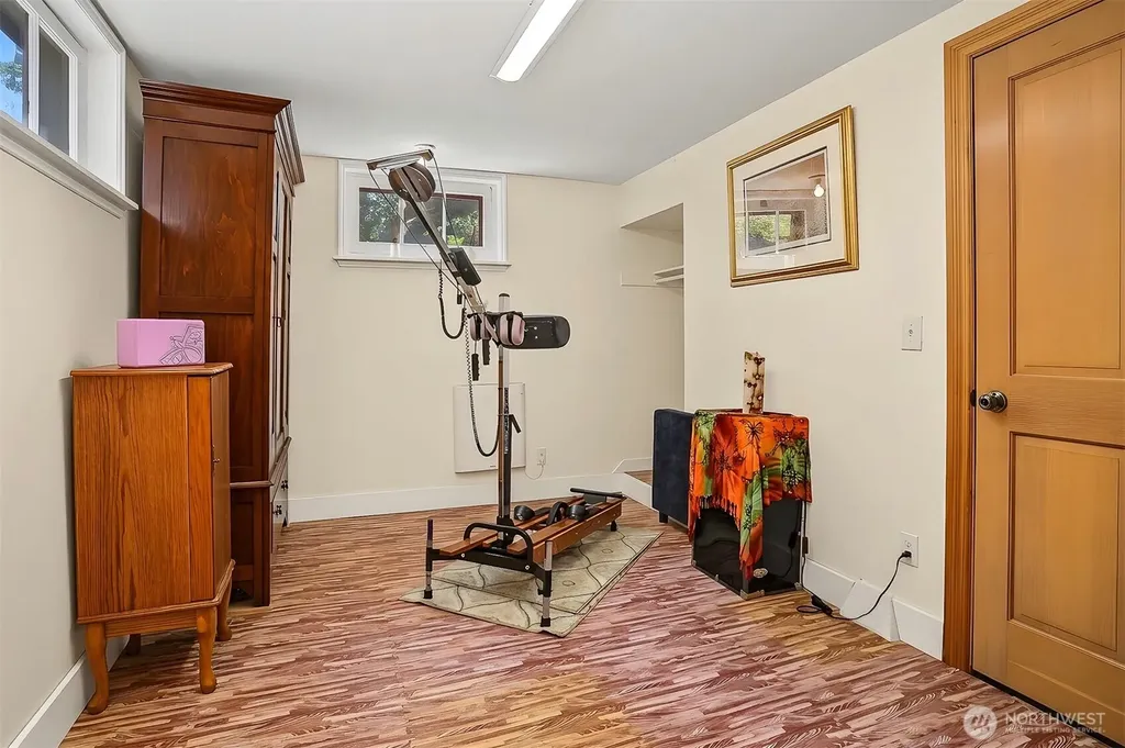 7047 27th Avenue NW Seattle WA 98117