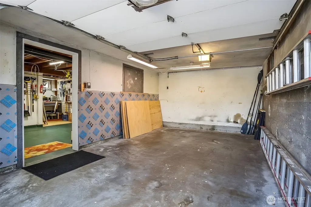 7047 27th Avenue NW Seattle WA 98117