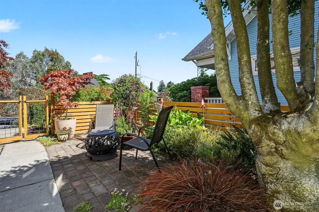 7047 27th Avenue NW Seattle WA 98117
