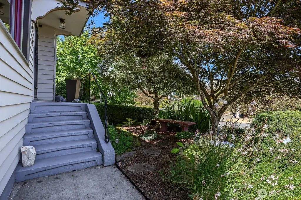 7047 27th Avenue NW Seattle WA 98117