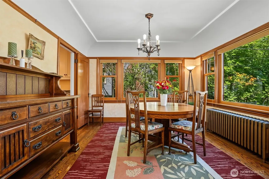 7047 27th Avenue NW Seattle WA 98117