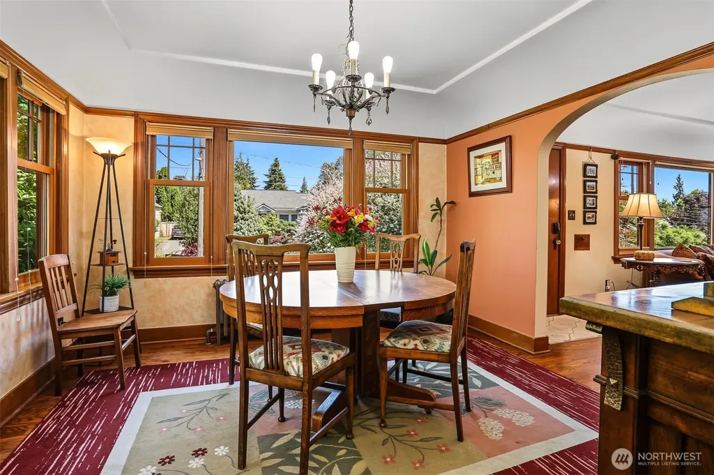 7047 27th Avenue NW Seattle WA 98117