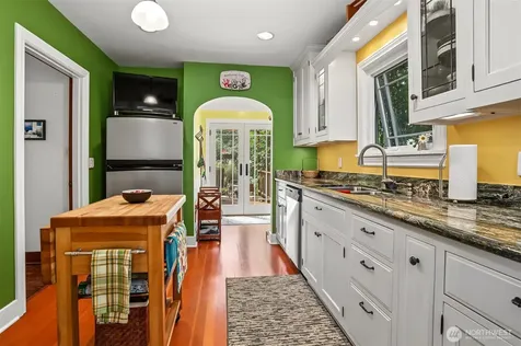 7047 27th Avenue NW Seattle WA 98117