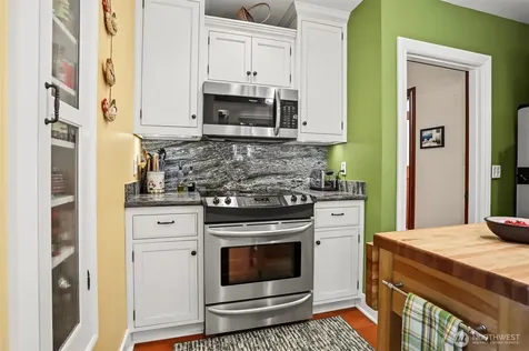 7047 27th Avenue NW Seattle WA 98117