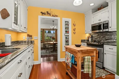 7047 27th Avenue NW Seattle WA 98117