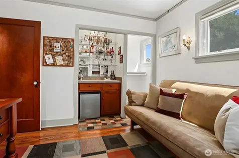 7047 27th Avenue NW Seattle WA 98117