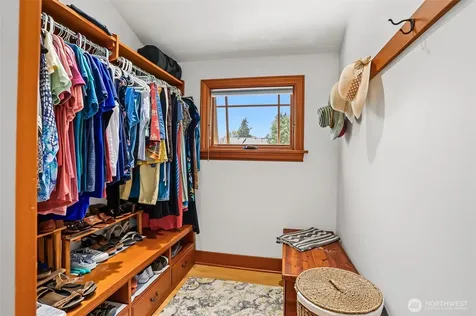 7047 27th Avenue NW Seattle WA 98117