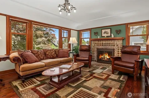 7047 27th Avenue NW Seattle WA 98117