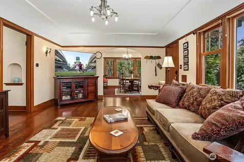 7047 27th Avenue NW Seattle WA 98117