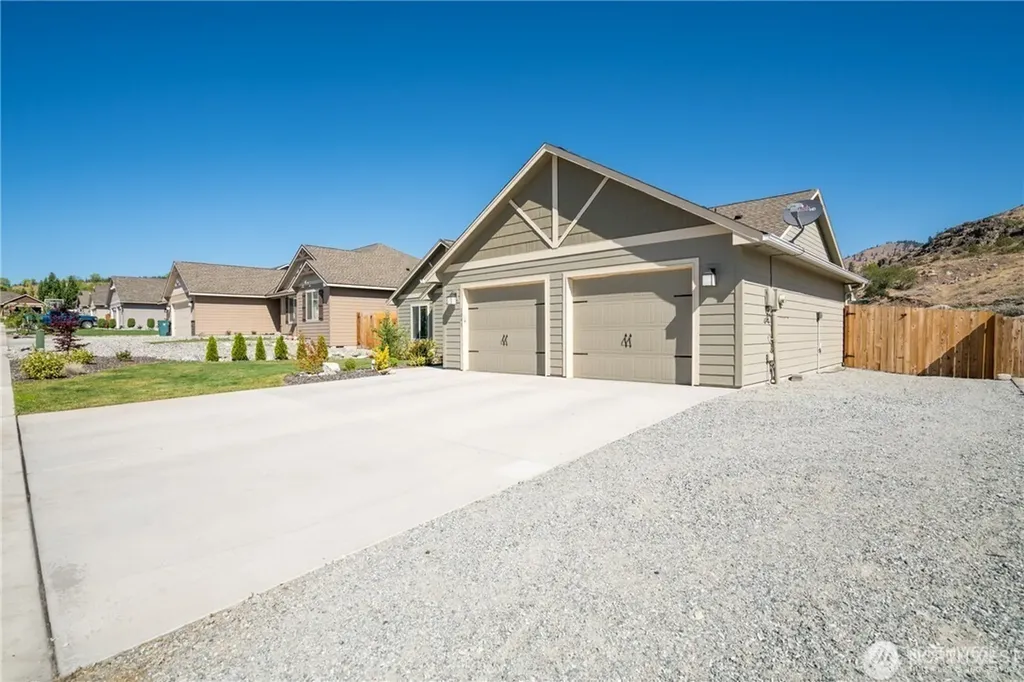 1041 Sunny Brooke Lane Chelan WA 98816