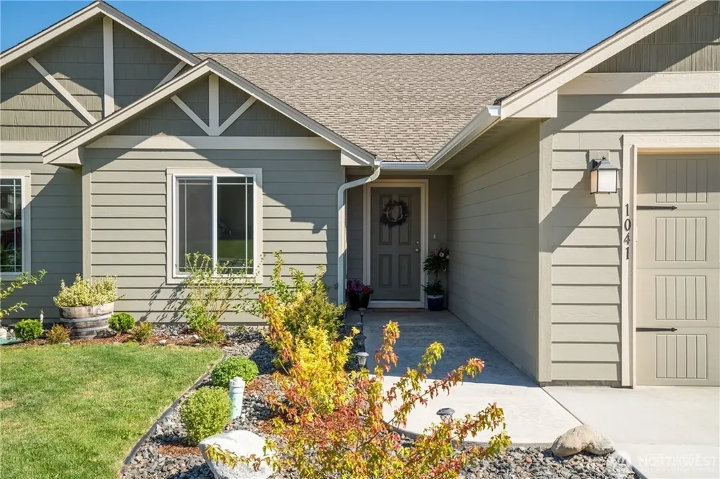 1041 Sunny Brooke Lane Chelan WA 98816