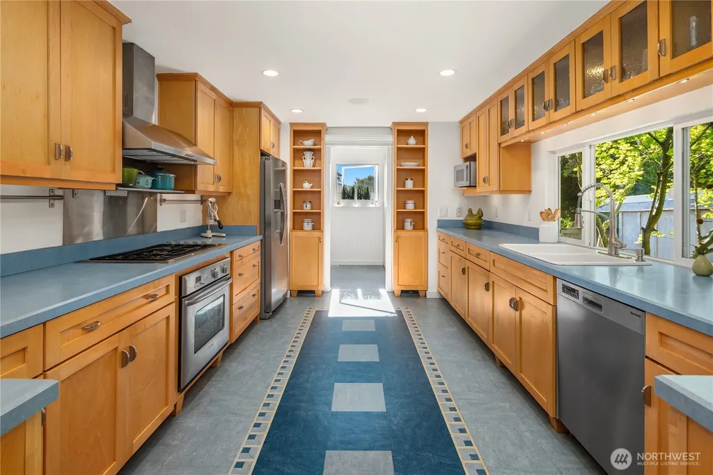 5414 SW Beach Drive Terrace Seattle WA 98116