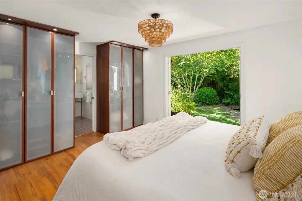 5414 SW Beach Drive Terrace Seattle WA 98116