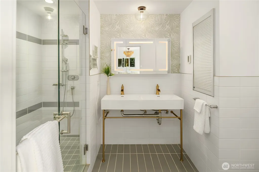 5414 SW Beach Drive Terrace Seattle WA 98116