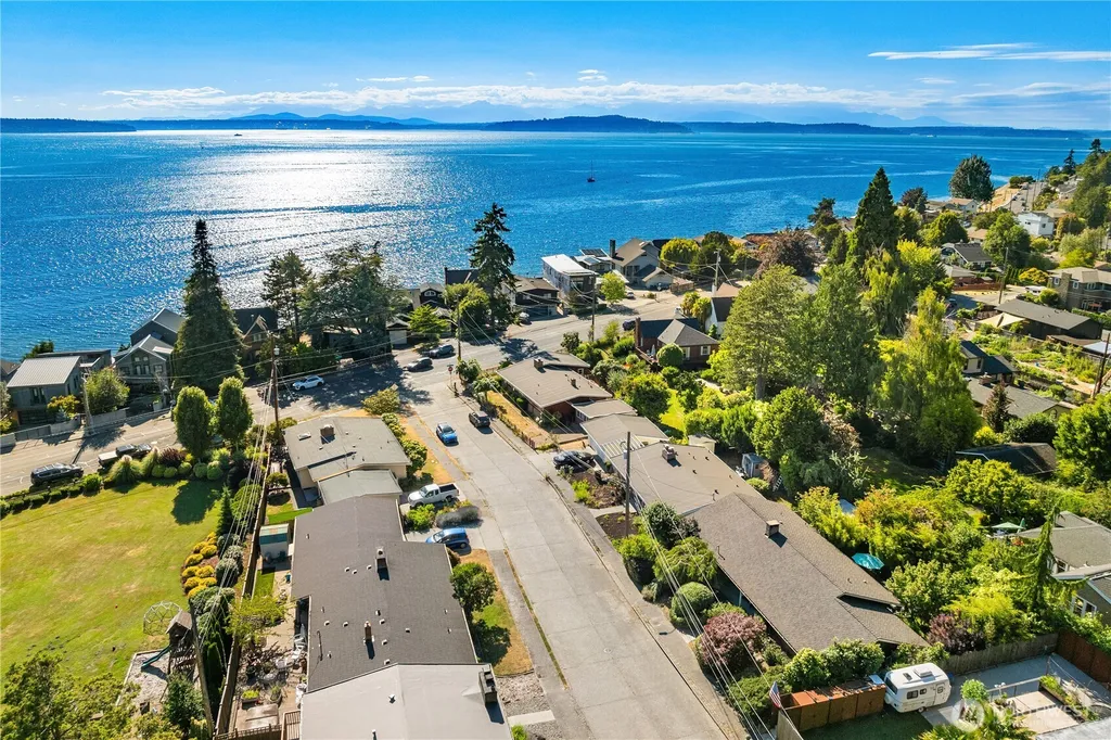 5414 SW Beach Drive Terrace Seattle WA 98116
