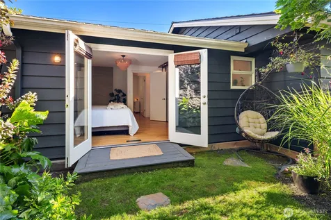 5414 SW Beach Drive Terrace Seattle WA 98116