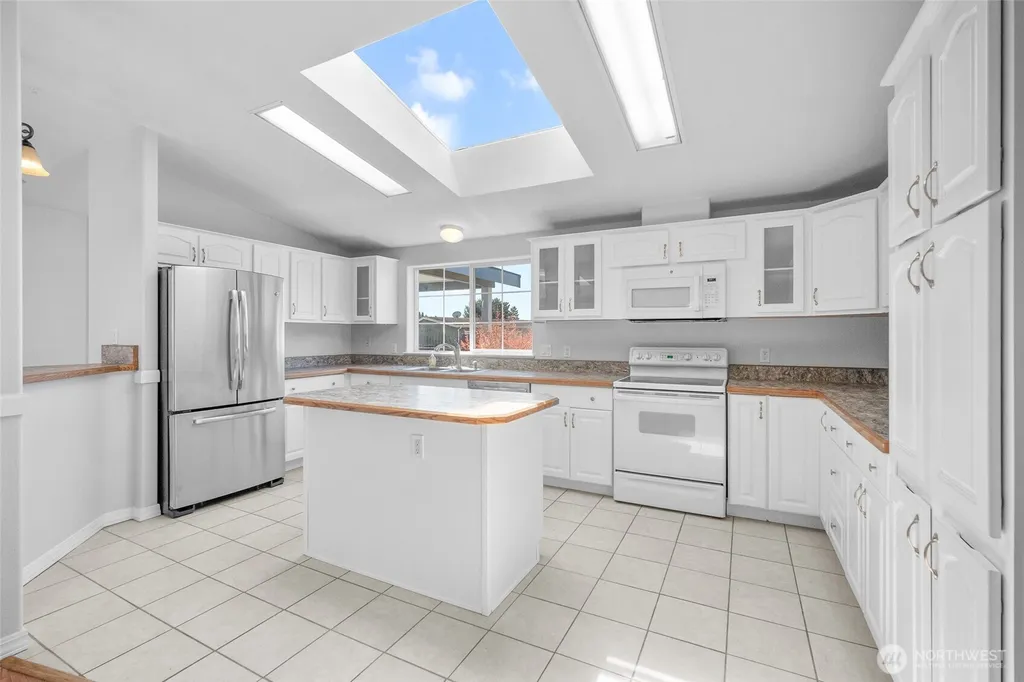8374 Sea Breeze Court Blaine WA 98230