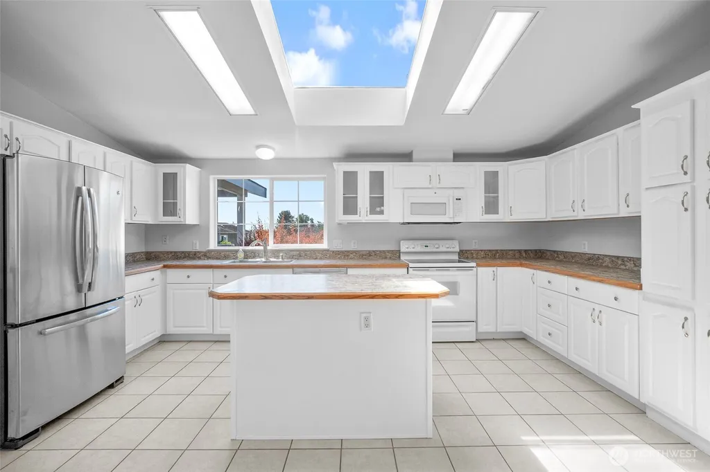 8374 Sea Breeze Court Blaine WA 98230