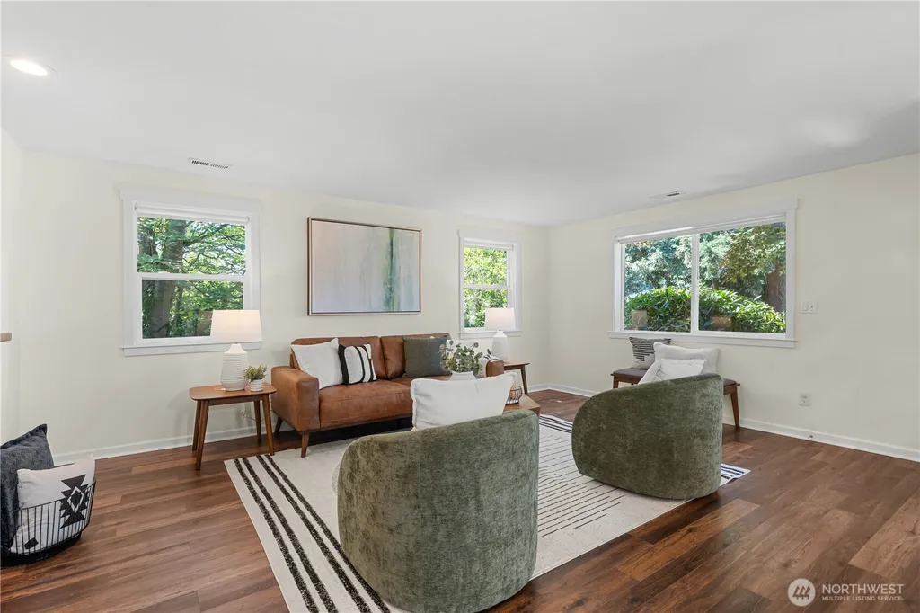 12032 38th Avenue NE Seattle WA 98125