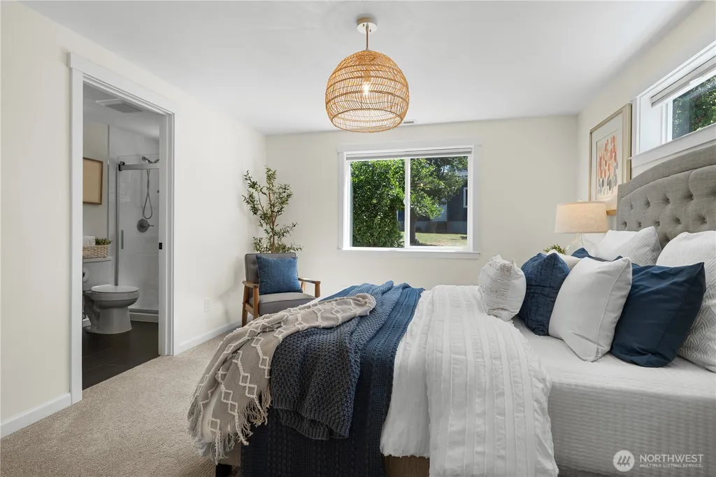 12032 38th Avenue NE Seattle WA 98125