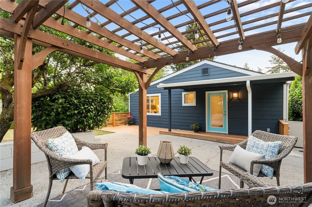 12032 38th Avenue NE Seattle WA 98125
