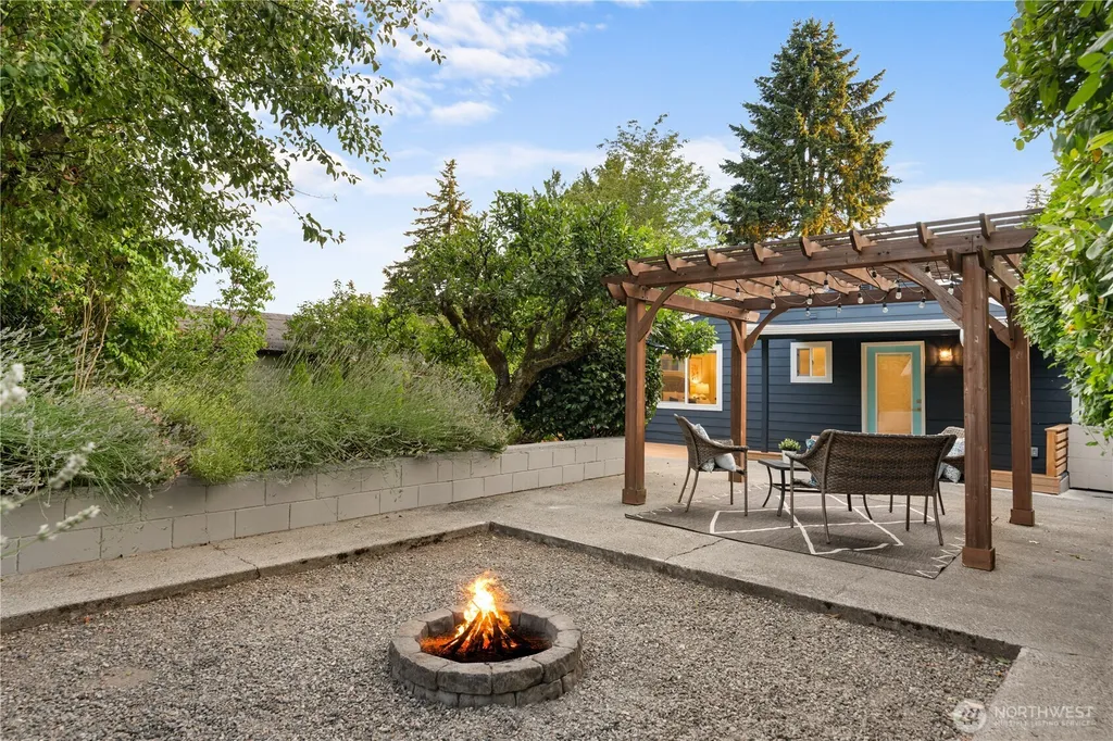 12032 38th Avenue NE Seattle WA 98125