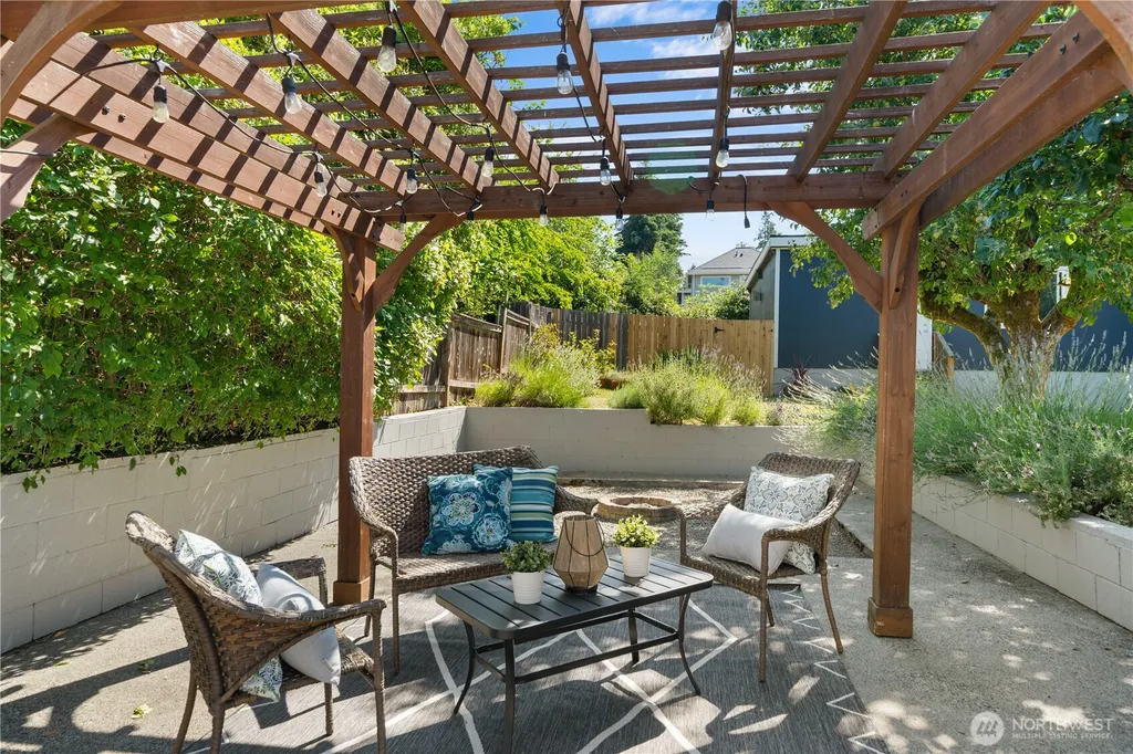 12032 38th Avenue NE Seattle WA 98125