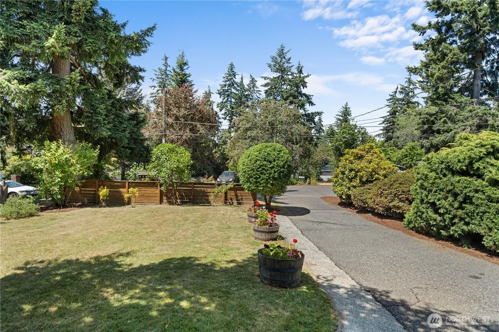 12032 38th Avenue NE Seattle WA 98125