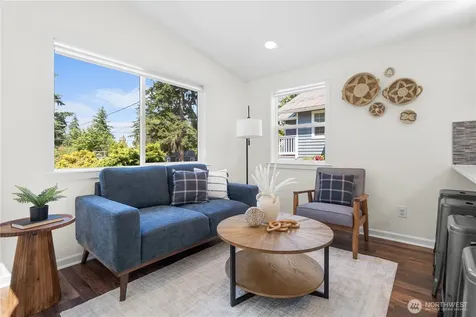 12032 38th Avenue NE Seattle WA 98125
