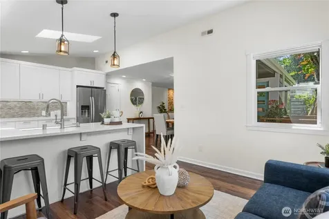 12032 38th Avenue NE Seattle WA 98125