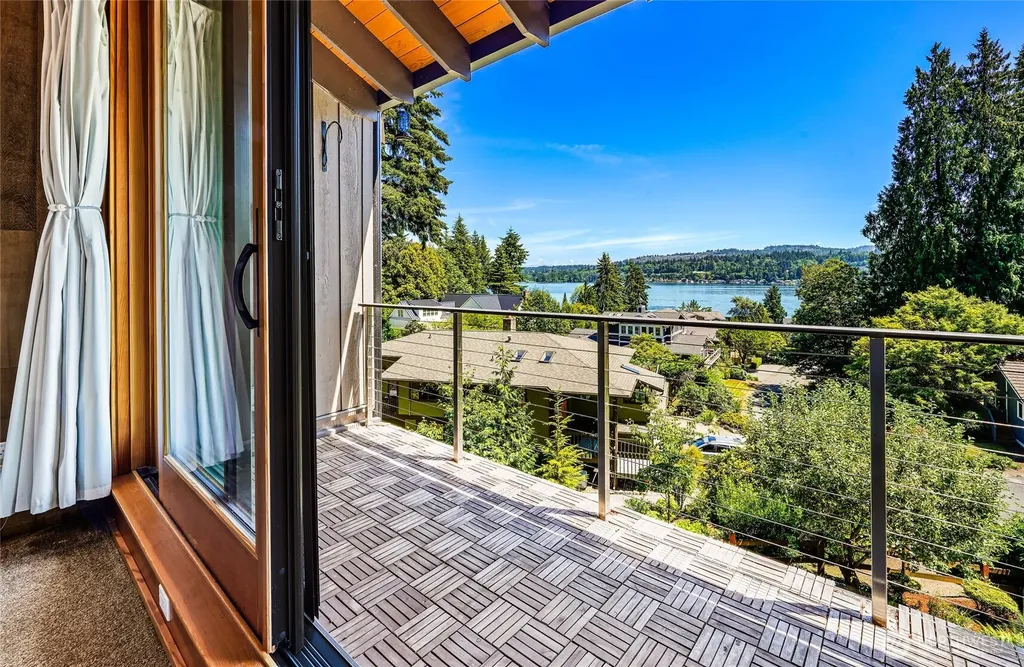 9426 SE 52nd Street Mercer Island WA 98040