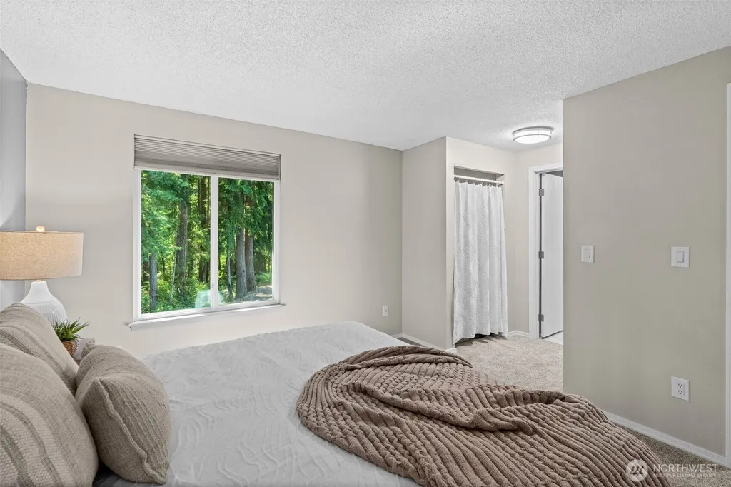 940 Hillandale Drive E Port Orchard WA 98366