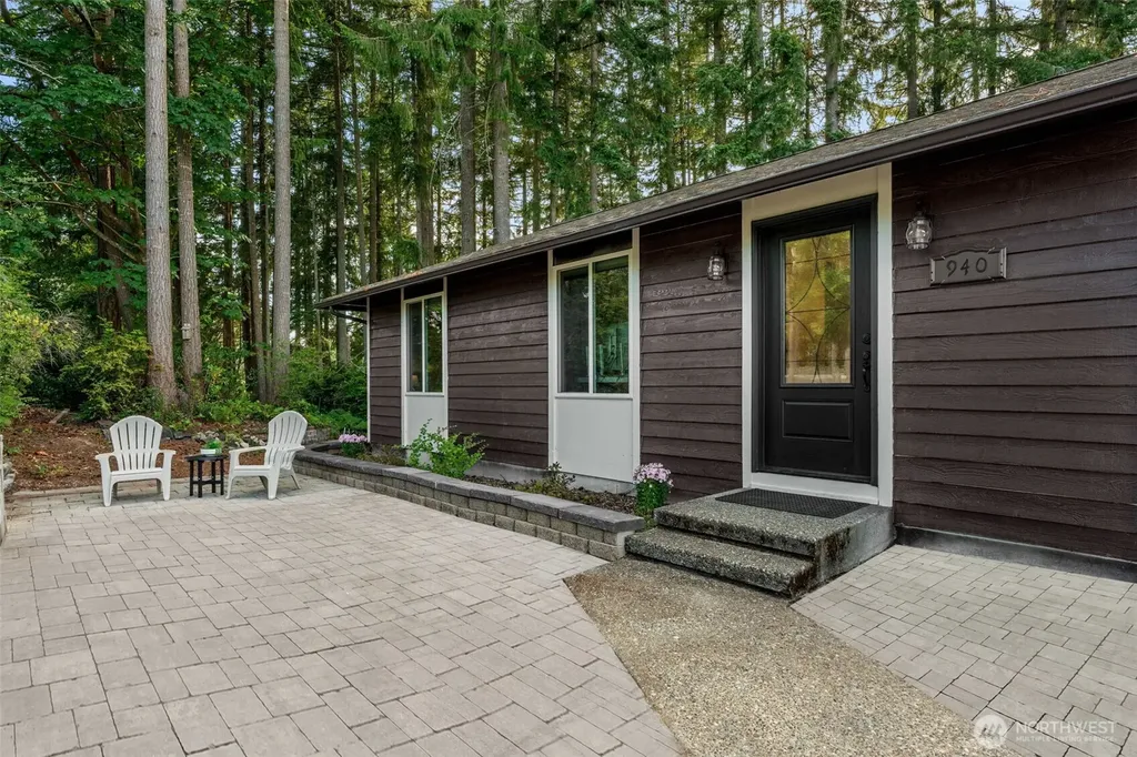 940 Hillandale Drive E Port Orchard WA 98366